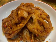 校门口麻辣莲藕片-老闵田螺馆·南昌特色小炒(梦时代店)