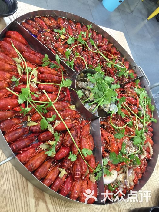 小媚娘海鲜(中楠店)龙虾拼盘图片 - 第1张