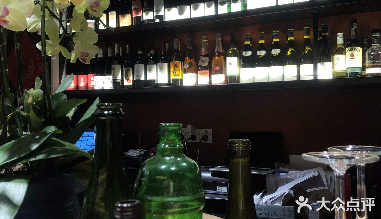 隐藏在平武路上的宝藏西餐厅，环境清幽，喝酒约会好去处