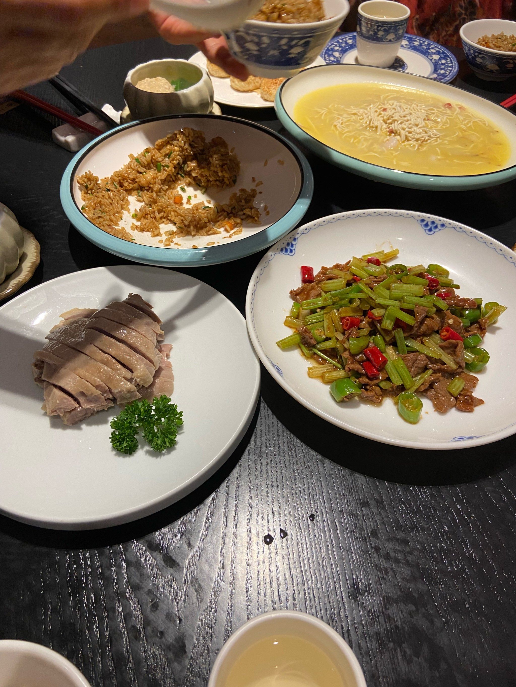 离钟山宾馆很近
在黄埔大酒店二楼
环境挺好,可以慢慢享受,菜色也