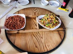 -三江鱼东北特色铁锅炖(骆驼店)