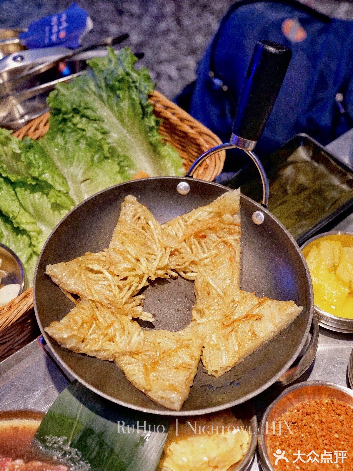 惊‼️这家烤肉店小哥哥颜值可太高了吧