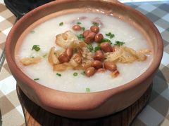 荔湾艇仔粥-新大咀港式茶餐厅(宝山万达店)