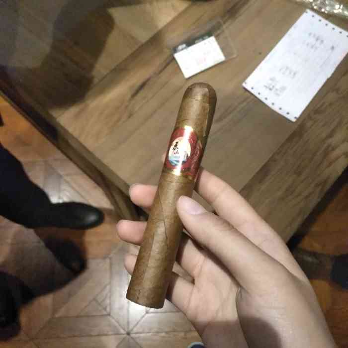 1532雪茄吧-"到月底了马上开工资了想着给家里买点东西.