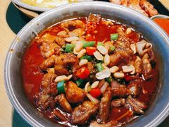 馋嘴牛蛙锅-蜜桃餐厅·伴山(绿宝广场店)