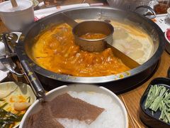 -佬土鹅肠火锅(中建大观店)
