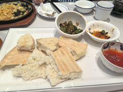 烤饼-民族手抓羊肉馆·滩羊手抓·烤全羊