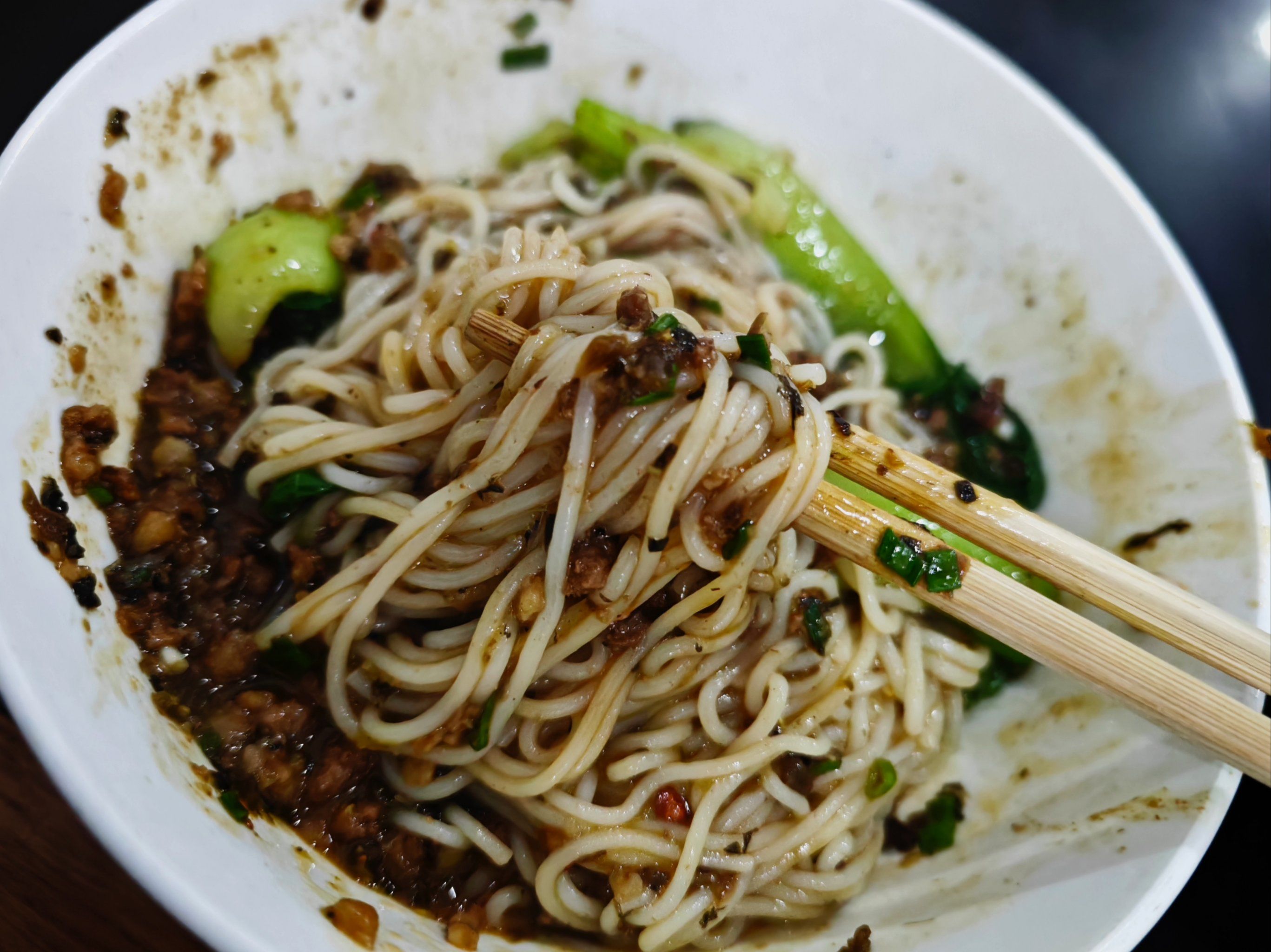 惊觉ddk的杂酱米线儿已经是15块钱二两了