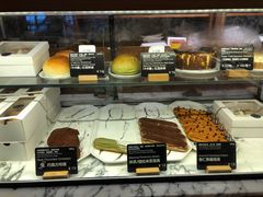面包甜点陈列柜-WHEAT&BAKER-麥(凯德来福士店)