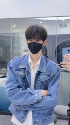 -一家只做男发烫染的店