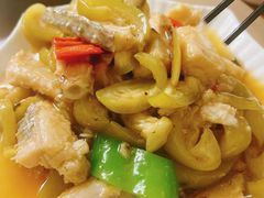 -黄记四更烤乳猪店