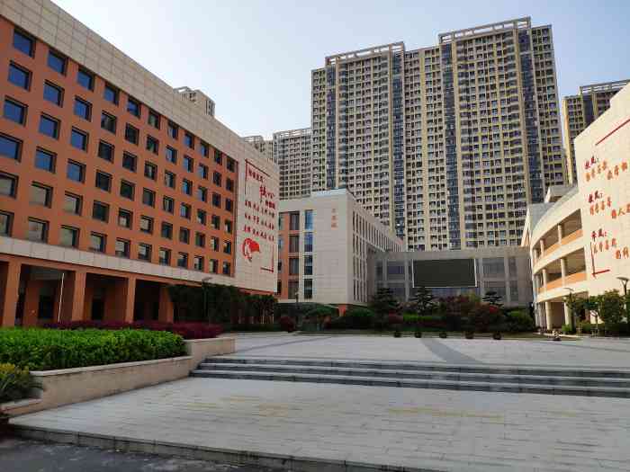 江宁开发区学校-"这个学校是在百家湖附近的一个学校.在九龙.