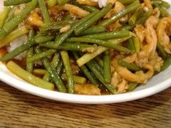 蒜苗肉丝盖饭-聚德华天护国寺小吃(甜水园店)