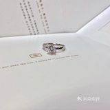 人生中的第一枚钻戒～在梵誓订的！