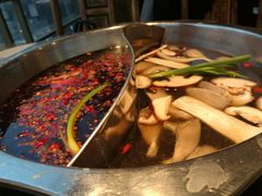 鲜菌鸳鸯锅-纸盐河码头火锅(十八梯店)