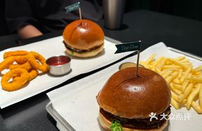 DripDine Premium Angus Burger