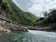 -安吉龙王山峡谷漂流