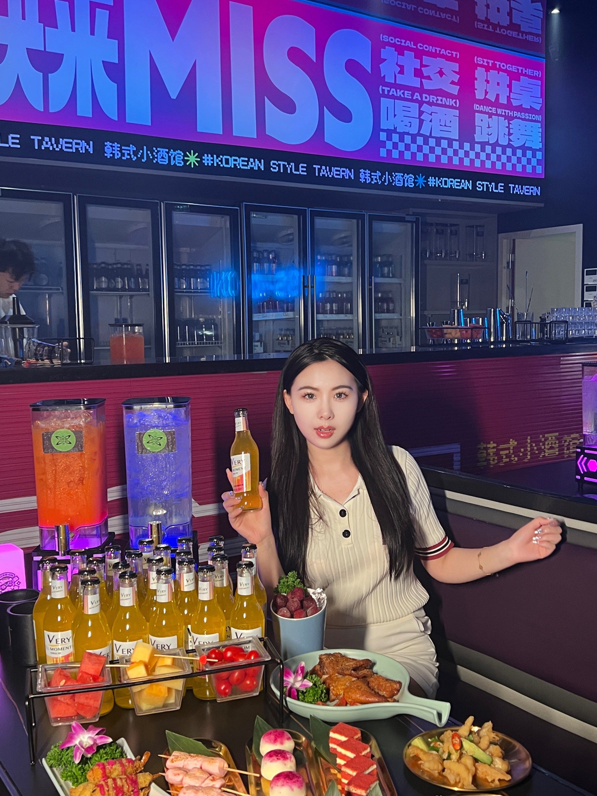 pop酒吧09
整体的韩风装修不用去韩国9693也能感受韩风音乐