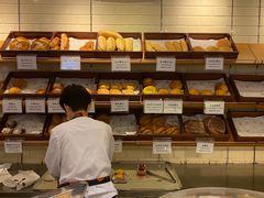 面包甜点陈列柜-老佛爷饼店