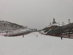 -采薇庄园四季滑雪场