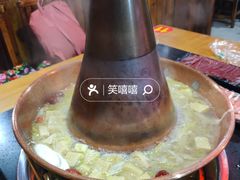 -果松木炭酸菜铜火锅·外婆参鸡汤