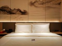 -深圳龙华大浪商业中心亚朵X酒店