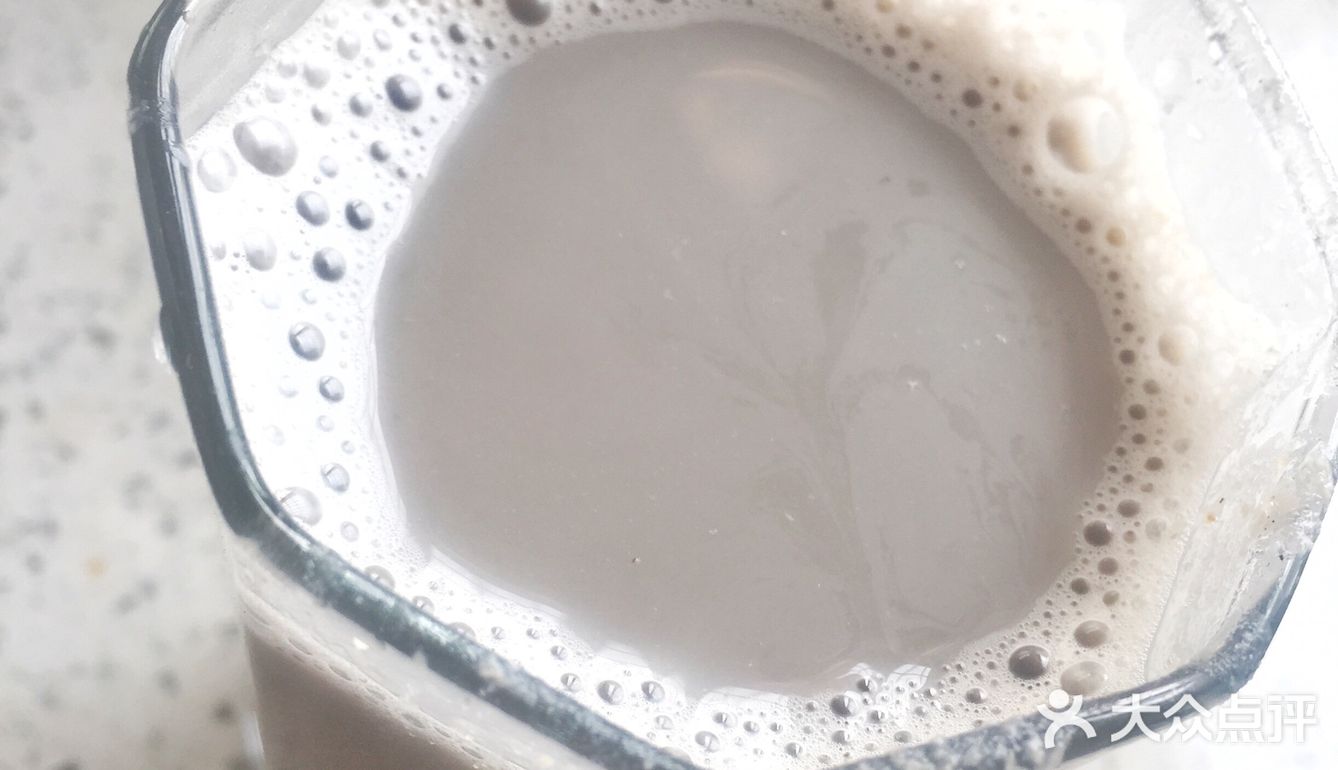 养生黑芝麻黑豆花生红枣豆浆