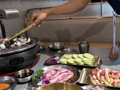 -围炉肉舍•炭烤活鳗•丹东海鲜烤肉(步行街店)