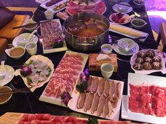 招牌手切鲜上脑肉-狼爱上羊音乐火锅