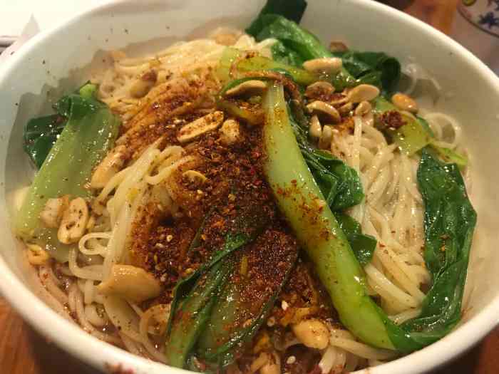 胖嫂拉面(开发区总店)-"特别难吃!除了咸还是咸!服务员的态度恶劣.