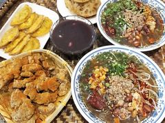 -爆炸头阿姨小四川正宗川味小吃(无任何分店)