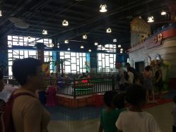 -维佳童话镇演出现场(徐东店)