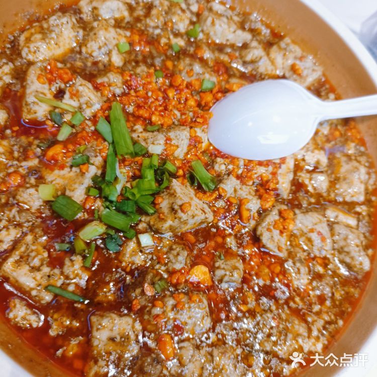 尝鲜街头美味指南，川菜就选它家[爱心]