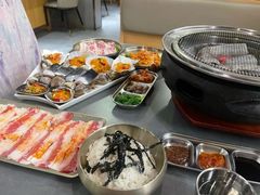 -围炉肉舍•炭烤活鳗•丹东海鲜烤肉(步行街店)