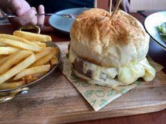 超厚芝士牛肉汉堡-魏斯理汉堡(西安沣东吾悦店)