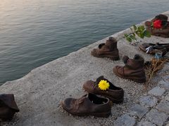 -多瑙河畔鞋履雕塑