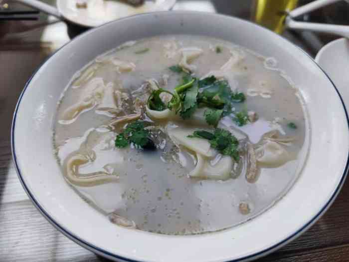 惠丰源烩面-"餐厅在东区璞华酒店的三楼.环境真的不错.