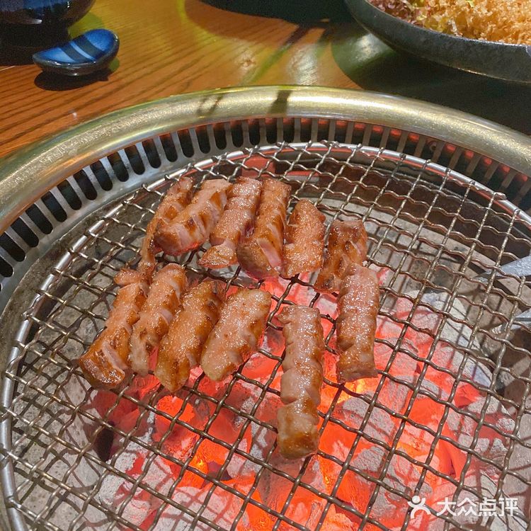 冬天里必不可缺的就是烤肉了将烤肉融入生活