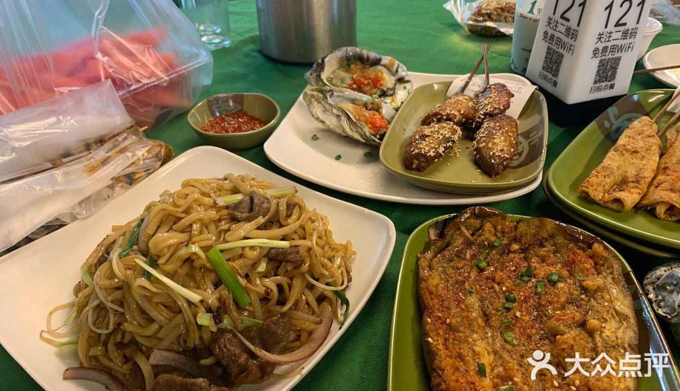 环境：环境还挺有风格的，比较像怀旧大排档