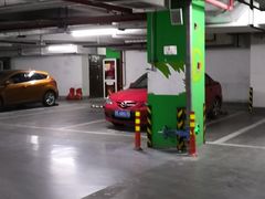 -丽丰购物中心·停车场