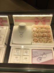 -周生生Chow Sang Sang(新世界店)
