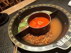牛油骨汤番茄三味锅-味舵主重庆火锅(邓尉路店)