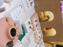 -LADY FAFA(巨鹿路陕西南路路口店)