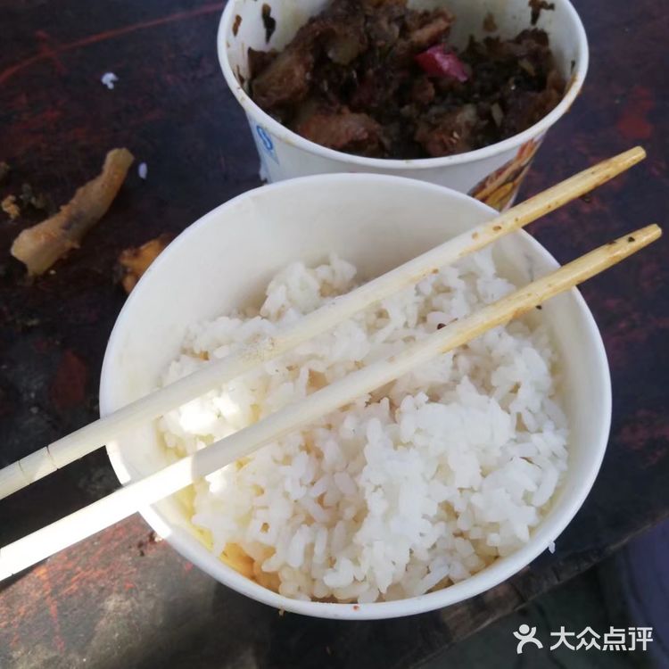 工地：12元【咸烧白】，可续碗，管饱！