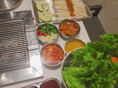 -山野的朋友露营炭火烤肉