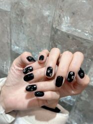 -花岐款式专研健康美甲沙龙