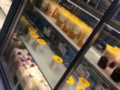 面包甜点陈列柜-一鸣真鲜奶吧(温州南站店)