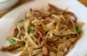 Bamboo Shoots Stir-Fried with Beef Strips