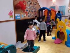 -抱抱熊托育中心(大悦城店)