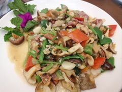 炒奶江菌-庄稼汉(阿诗玛店总店)